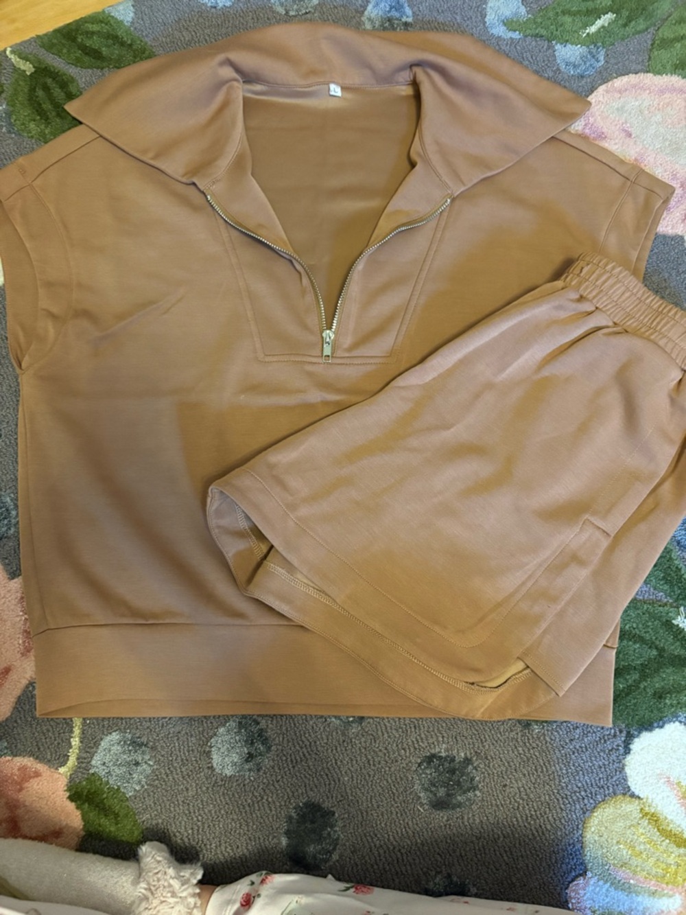 Casual Zip-Front Top and Shorts Set in Warm Brown size large